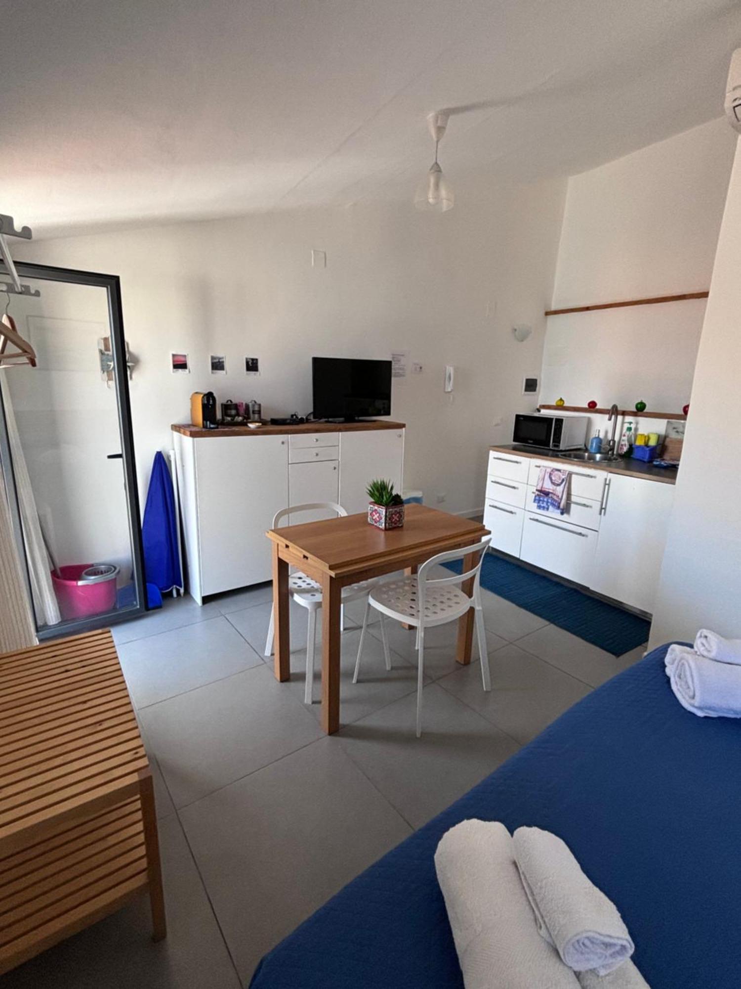 Chez Julie Apartment Чефалу Екстериор снимка